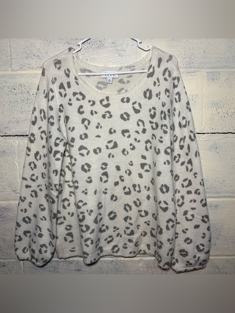 Elle Leopard Print Crewneck Sweater White & Gray Medium